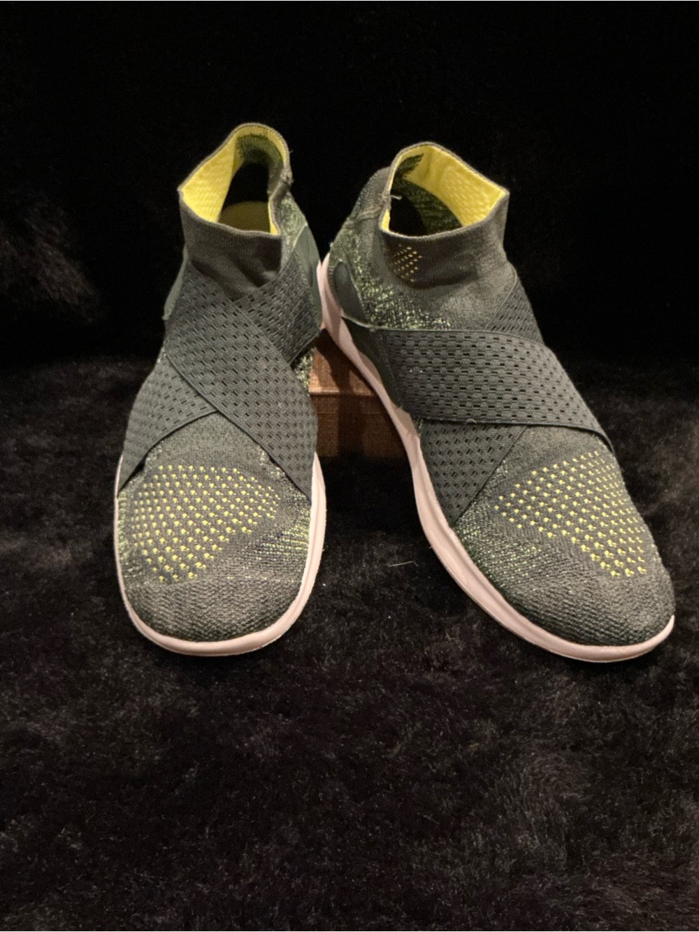 Nike Free RN Motion Women’s Olive Green Fly Knit 2017 Slip-On Sneakers Size 8